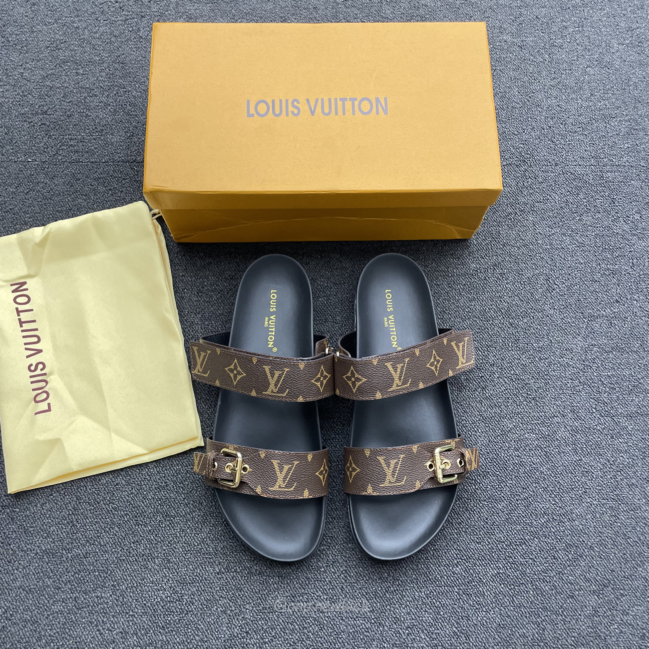 Louis Vuitton Bom Dia Flat Mule Sandals (10) - newkick.vip